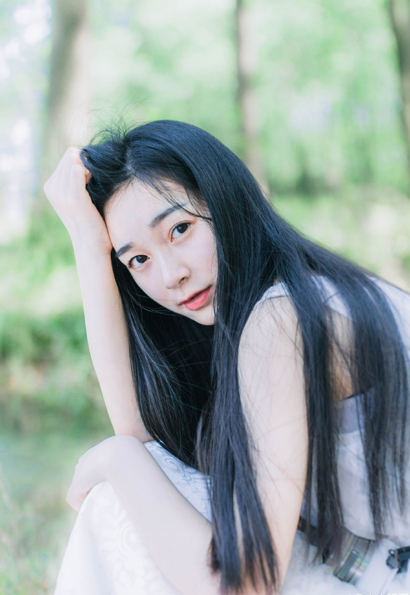 这种事情，庞统自然不会拿出来去打击人心，只是不断强调，吕布给提供的路，其实要比他们靠着田里面那点税赋要强太多，先给大家一个画饼，解决了后顾之忧，接下来的事情自然要好办许多。